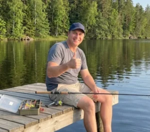 Jari harrastaa muun muassa kalastusta